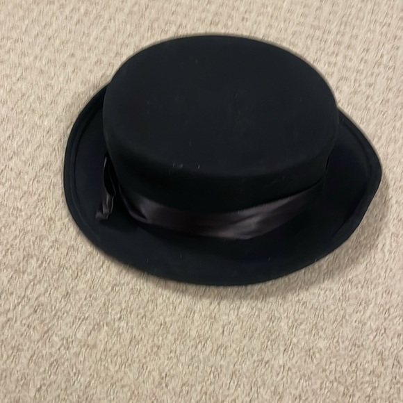 Pure wool women’s black hat with a bow - Picture 2 of 6